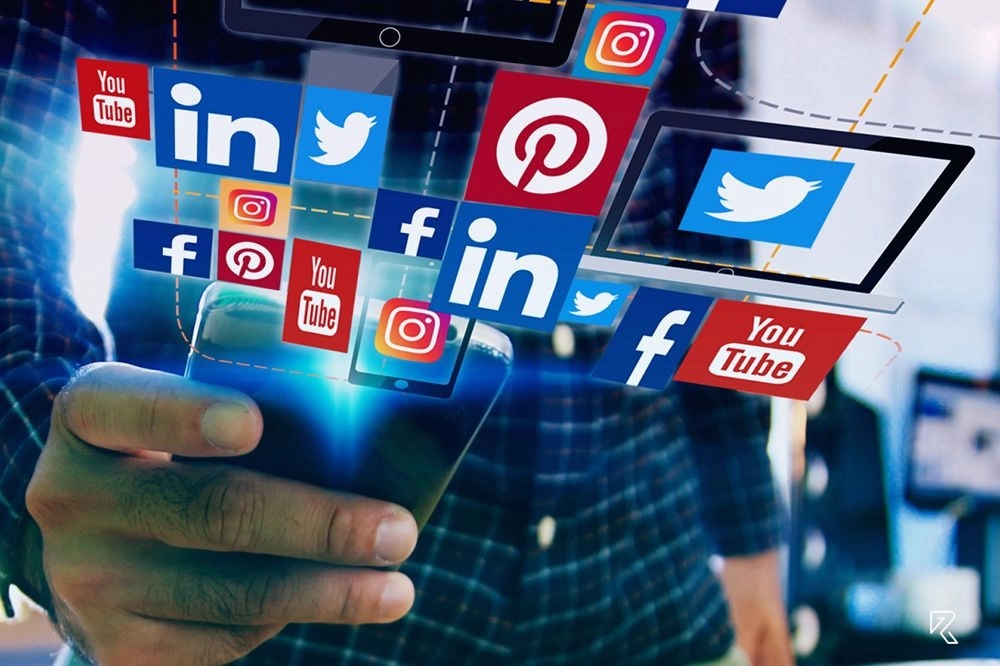 A digital marketer managing content calendars and insights for social media marketing services.
